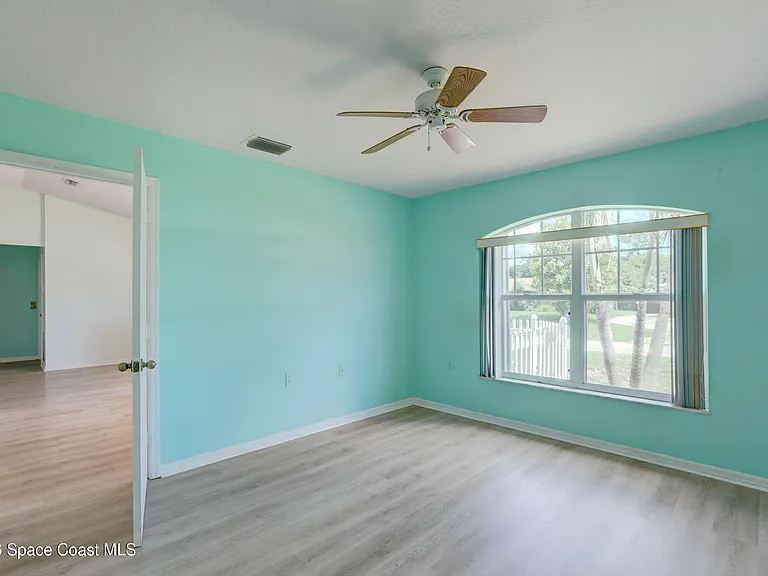 243 Dickens Ave — Photo 15