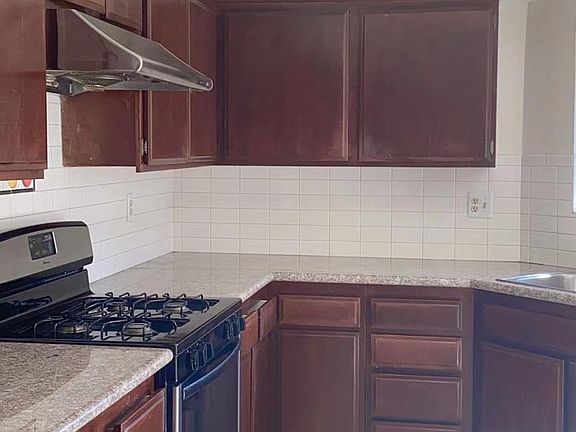 4th image of 2329 E Greenview Dr