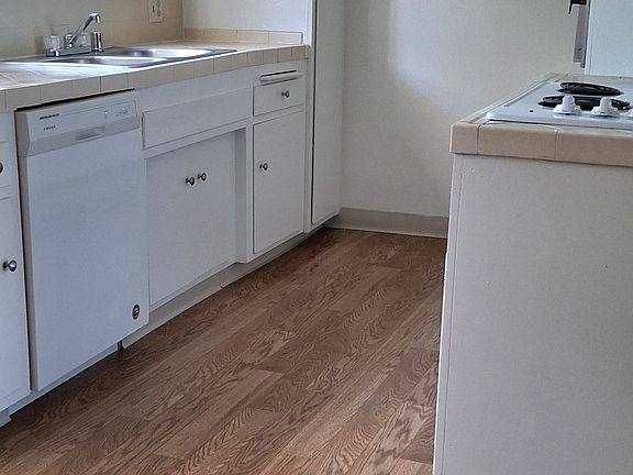 4th image of 15120 Victory Blvd #1B-1Ba-675Sqft