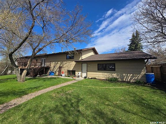 3rd image of 903 Assiniboia AVENUE