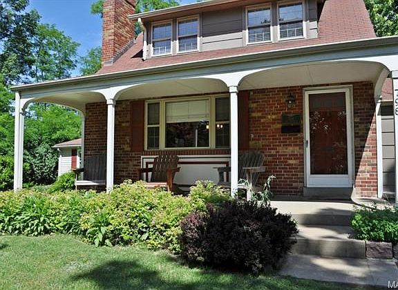2nd image of 798 W Oak Dr