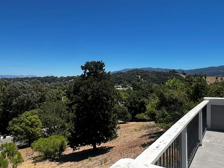 736 Hillside Dr — Photo 34