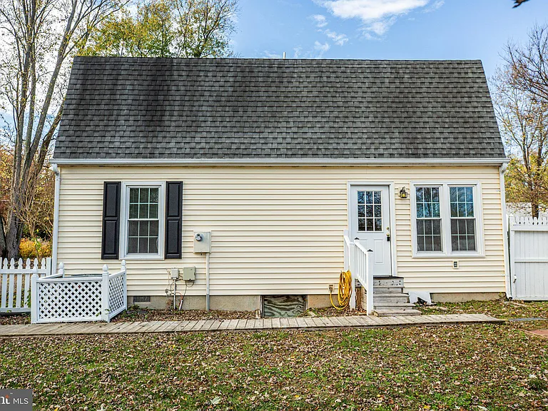 1445 Heatherstone Dr — Photo 30