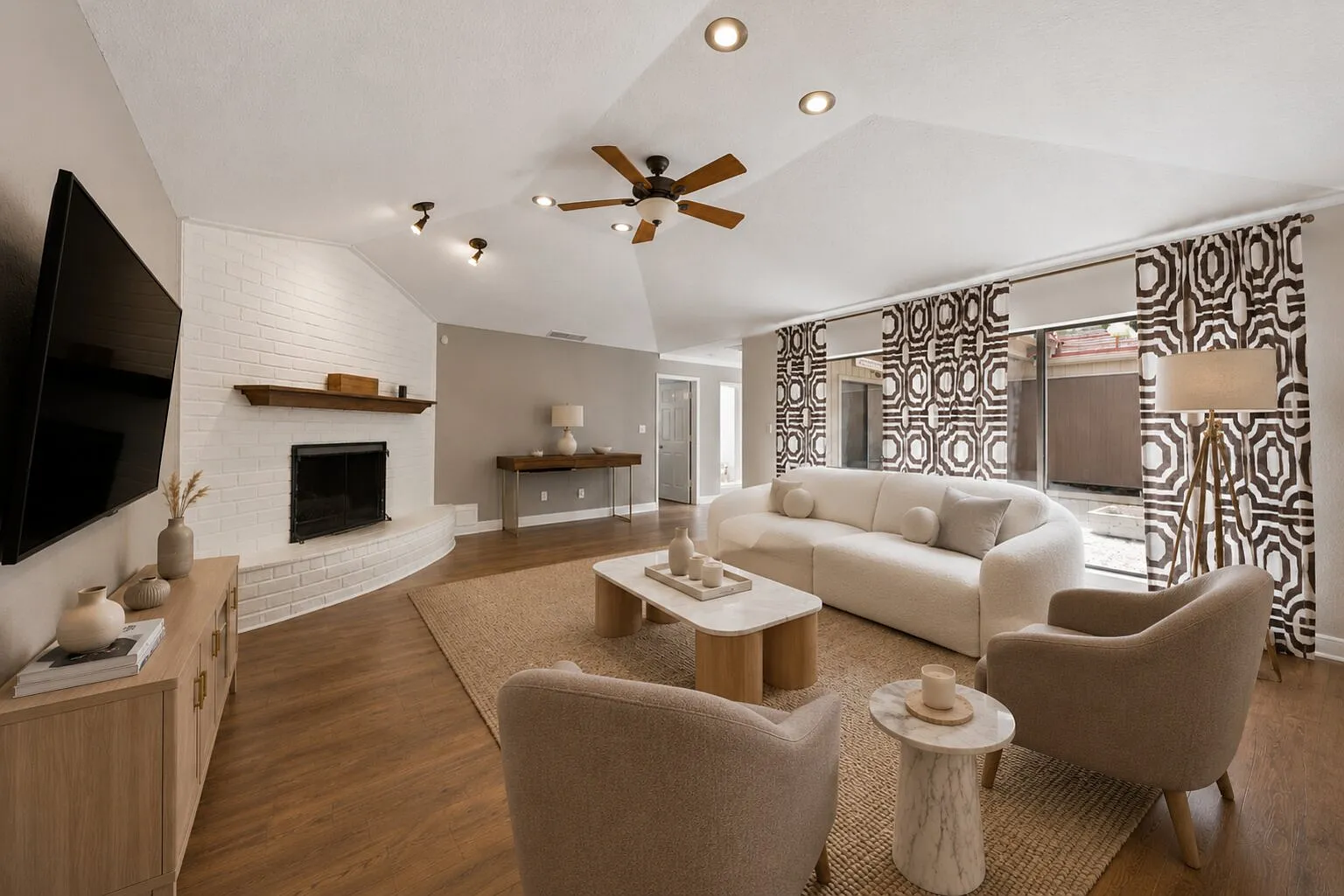 3 bed, 2.5 bath, 2349 sqft, $3,100 — Photo 1