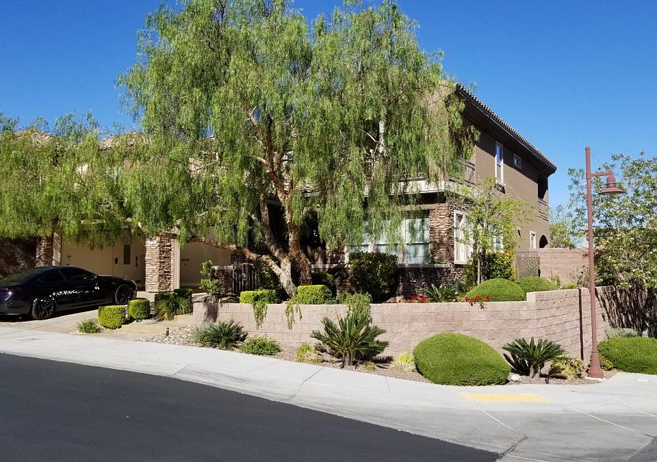 2733 Moliere Court - Outside