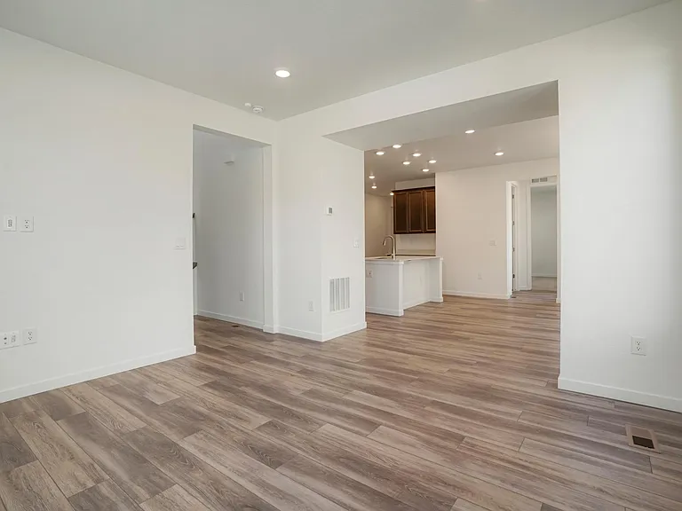 1564 Burke Aly — Photo 4