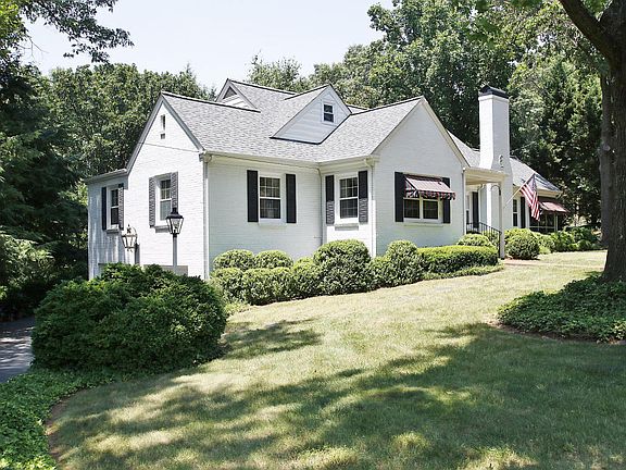 5th image of 1375 Lakewood Dr SW