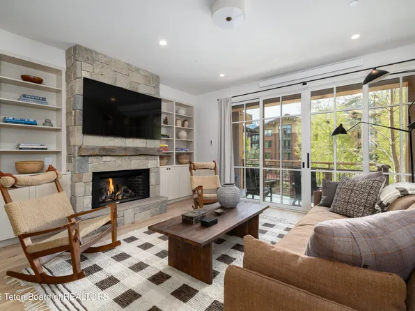 3285 Village Dr #302, Teton Village, WY 83025