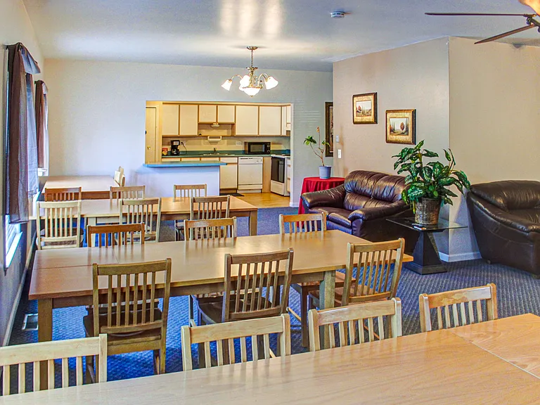 Marianne Manor Apartments — Photo 26