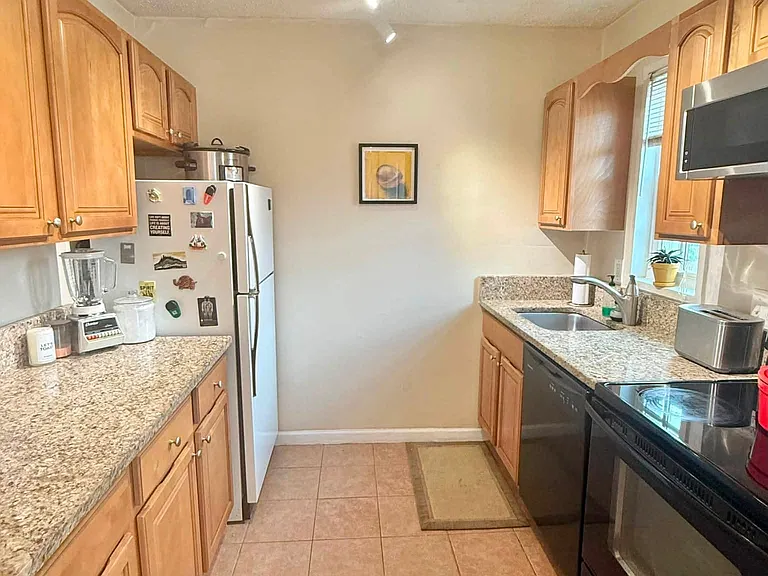 1616 W Abingdon Dr #202 — Photo 5