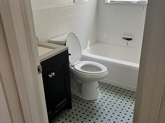 2nd image of 1005 Little Bay Ave