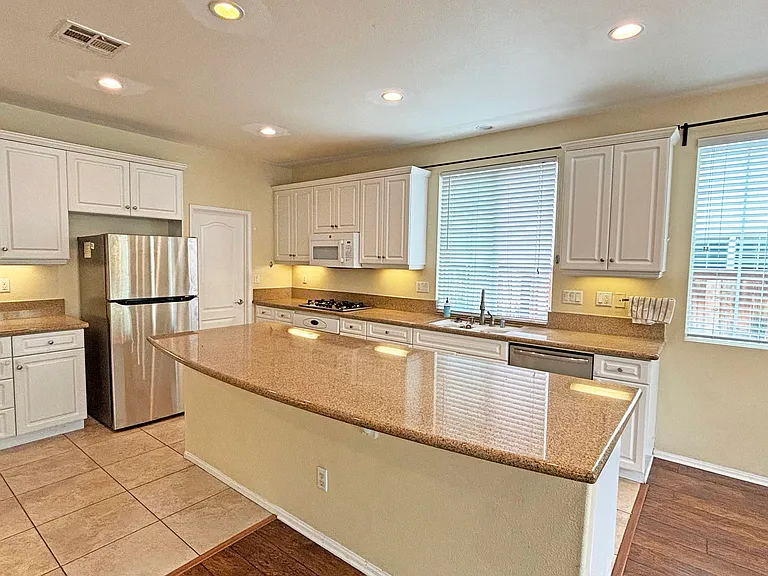 45767 Klamath Ct — Photo 10