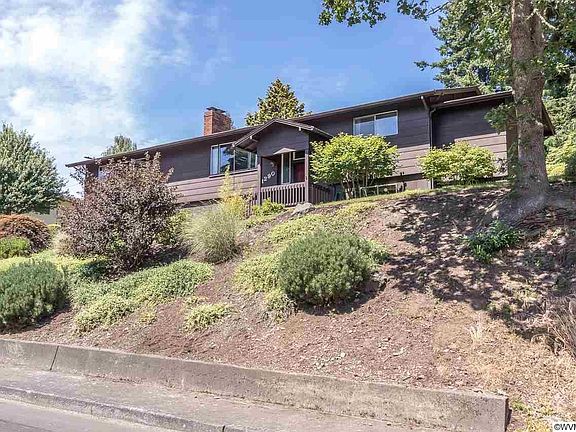 2nd image of 1290 Scenic View Dr