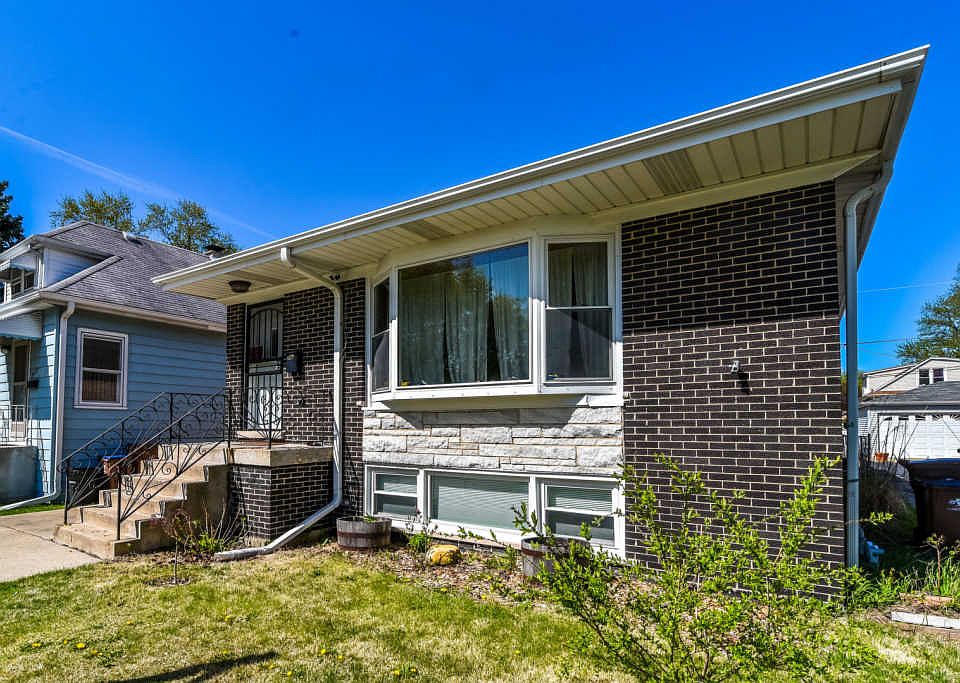 2nd image of 2416 Davisson St