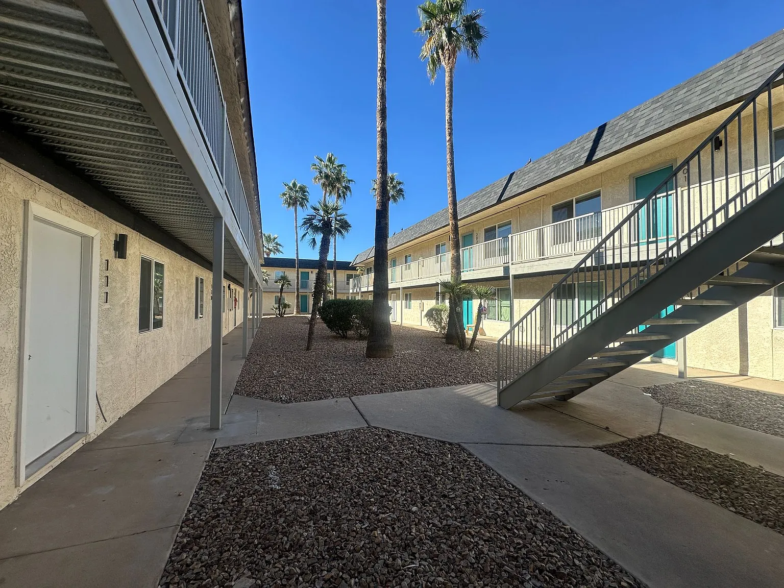 4424 Bellevue Newly Renovated Apartments with All Appliances Included! — Photo 1