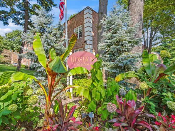 92 Edwards Street #1B, Roslyn Heights, NY 11577