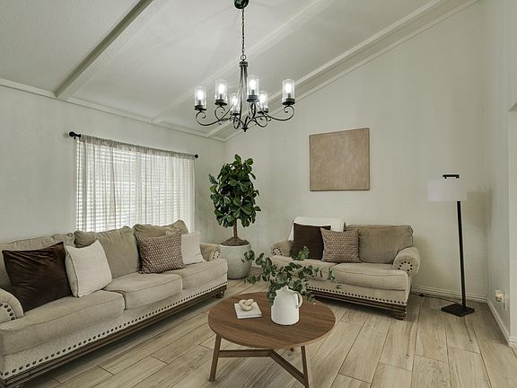4th image of 1621 Grandview E