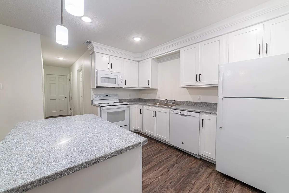 Building Photo - 6208 Commerce Dr #208