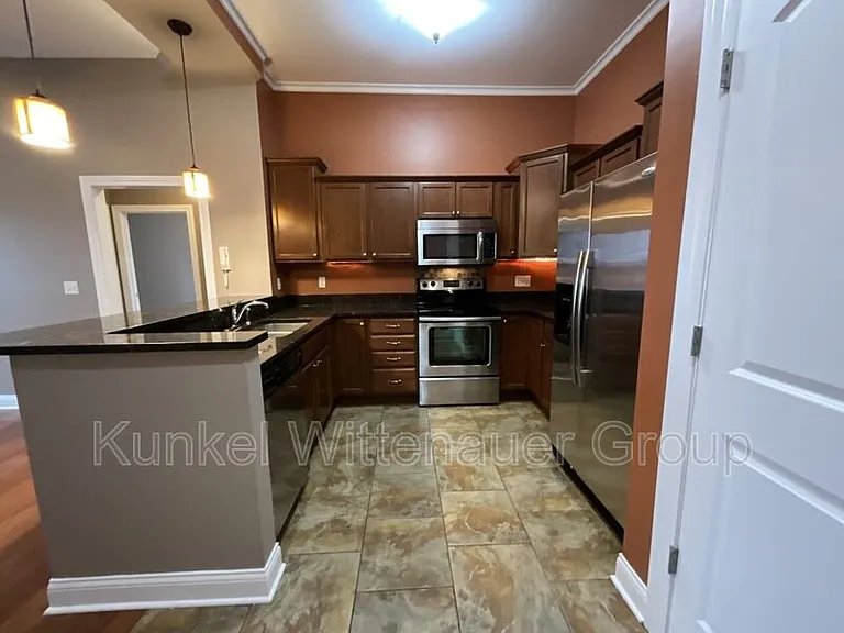 409 W Washington St #C — Photo 4