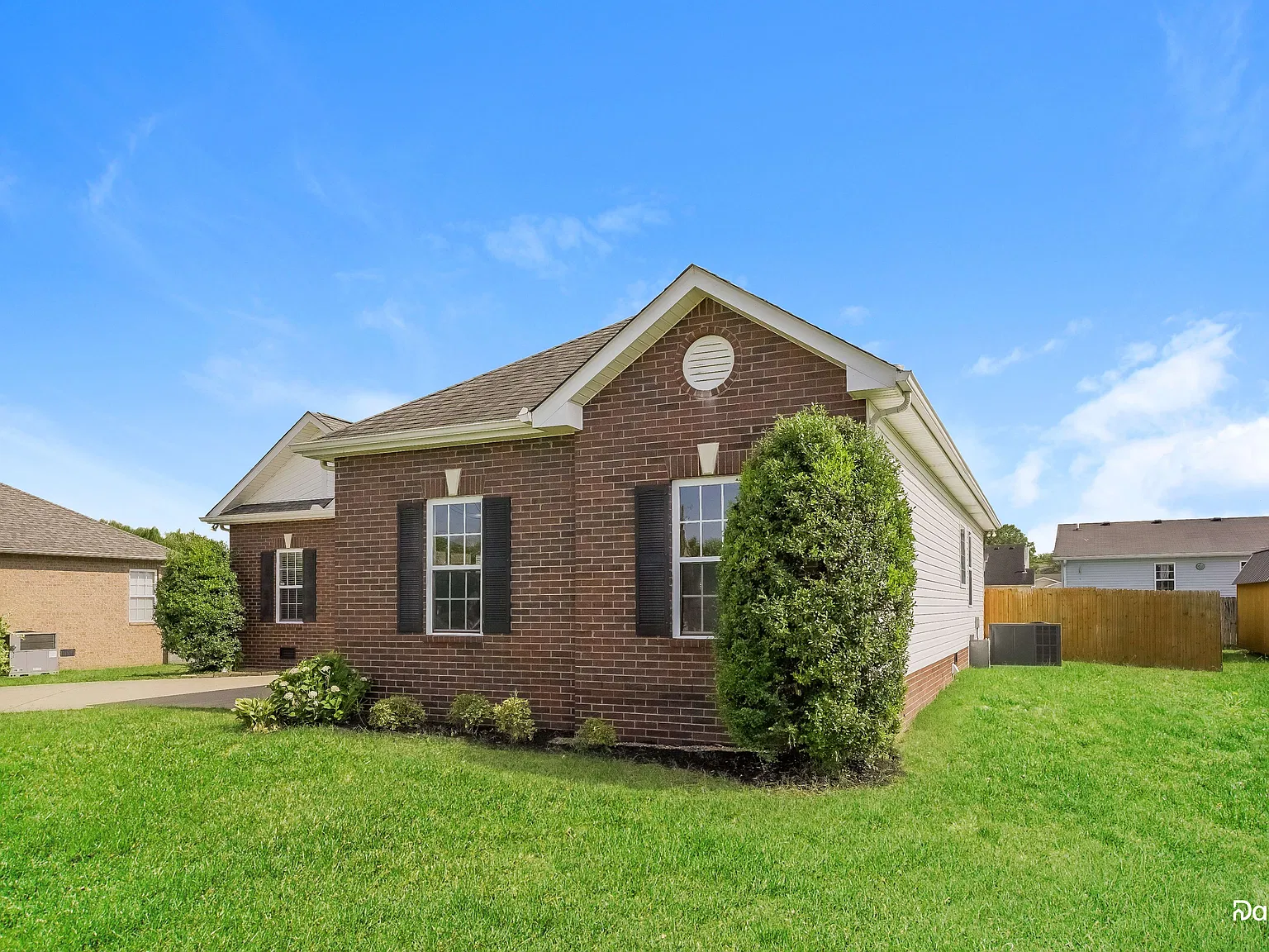 3 bed, 2.0 bath, 1449 sqft, $2,230 — Photo 2