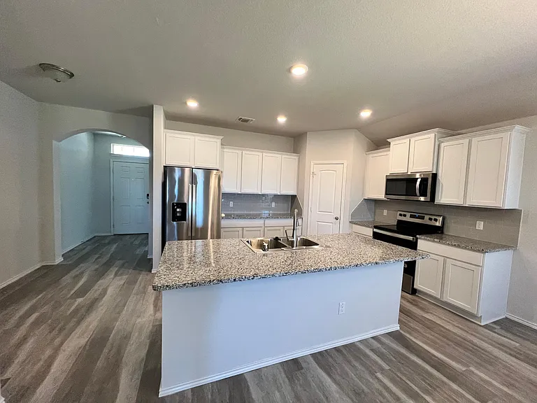 113 Kyra Ln — Photo 4