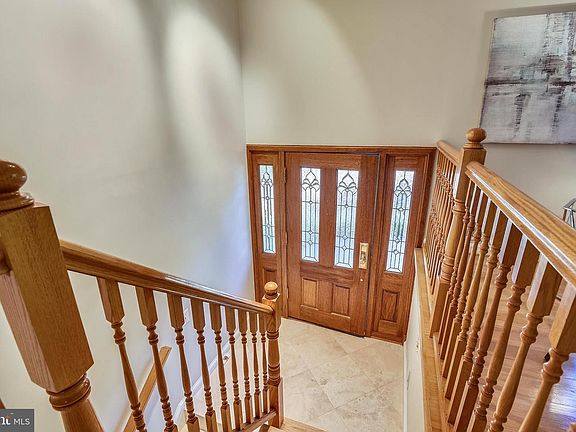 4th image of 7512 Fairwood Ln