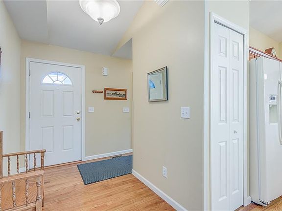 4th image of 4964 Wintersweet Dr
