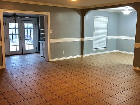 2nd image of 1004 Blue Bonnet Dr