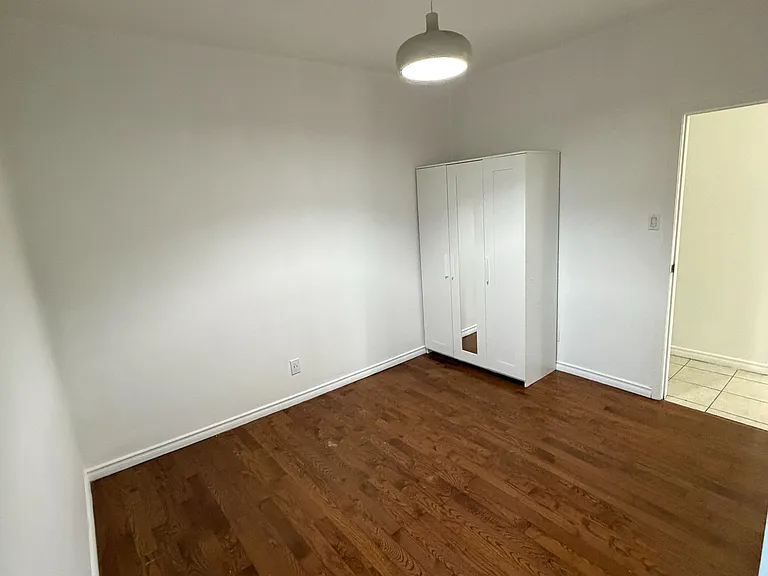 968 Bathurst St #4 — Photo 8
