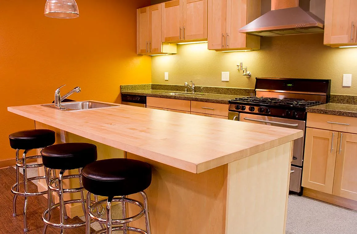 MT BAKER VILLAGE APTS — Photo 4
