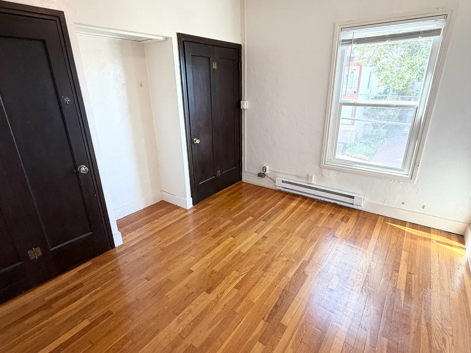 3 bed, 1050 sqft, $3,395 — Photo 2