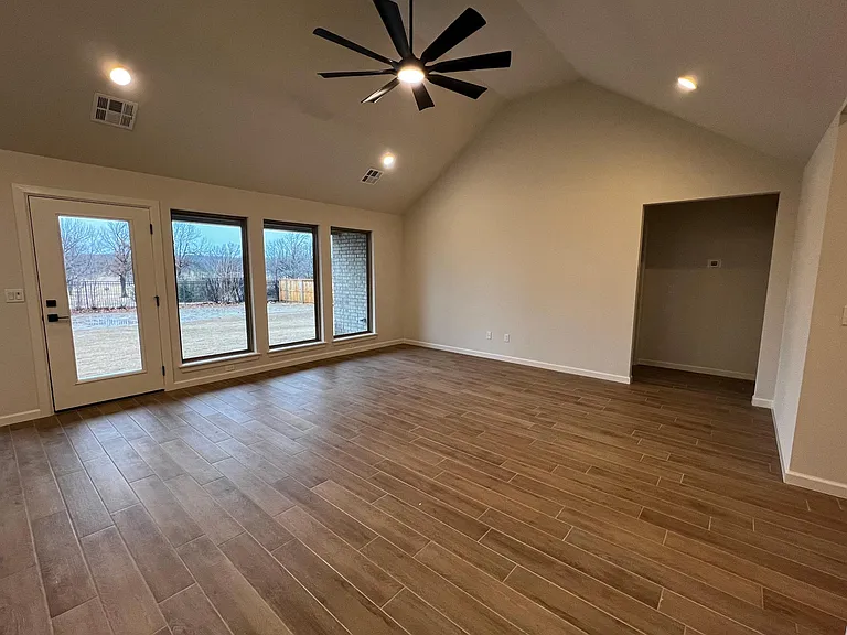 720 N Country Club Dr — Photo 6