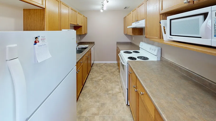 122 Brewster Dr — Photo 2