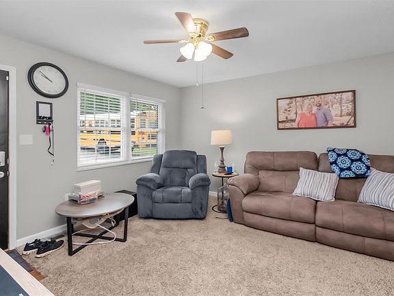 3rd image of 133 Countryside Dr