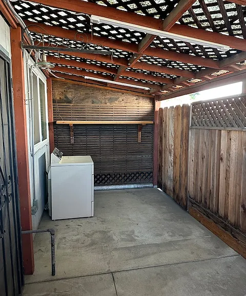 310 W Lupton St — Photo 2