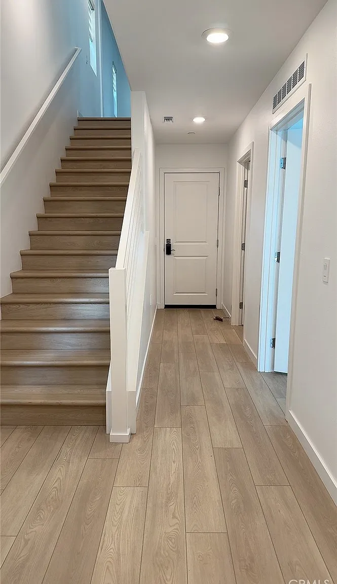 4 bed, 3.5 bath, 2303 sqft, $4,500 — Photo 3