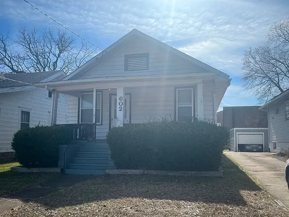 602 W Loucks Ave