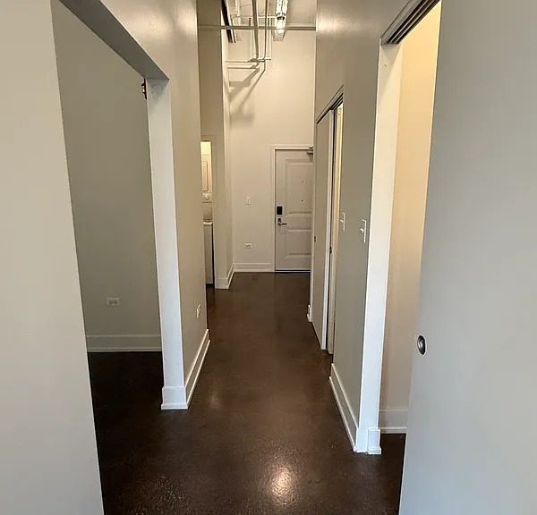 28 E Adams St — Photo 12