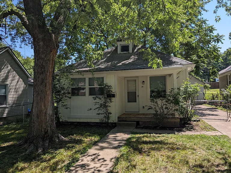 131 S Fuller St — Photo 6