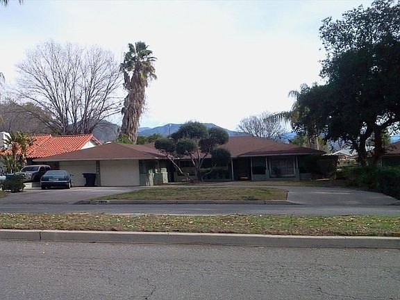 2nd image of 2823 Valencia Ave
