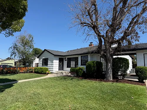 1424 Riverside Dr Photo 1