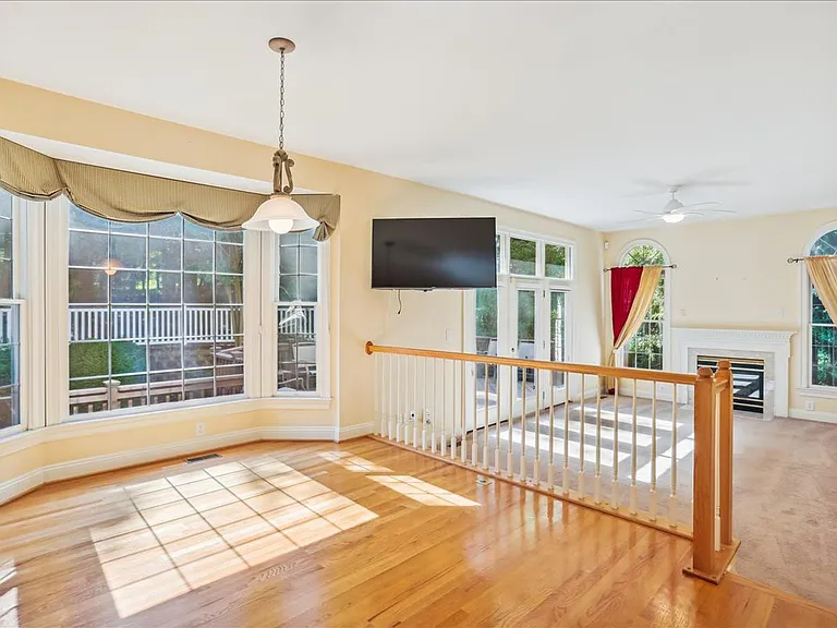 8931 Falls Farm Dr — Photo 11