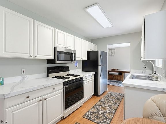 3rd image of 7555 Chandler Ct