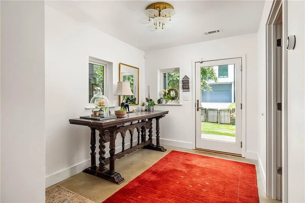 4 bed, 3.5 bath, 2870 sqft, $4,500 — Photo 4