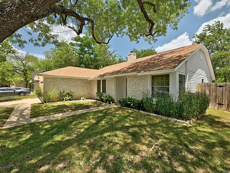 2702 Goldbridge Dr — Photo 3