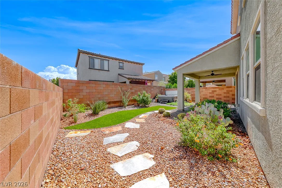 4 bed, 3.0 bath, 2459 sqft, $2,750 — Photo 4
