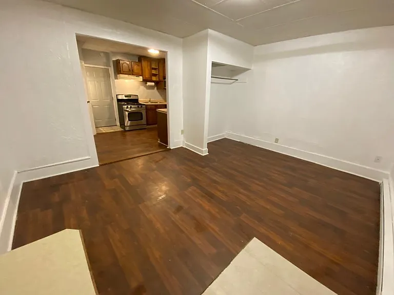130 W Elm St #B — Photo 3