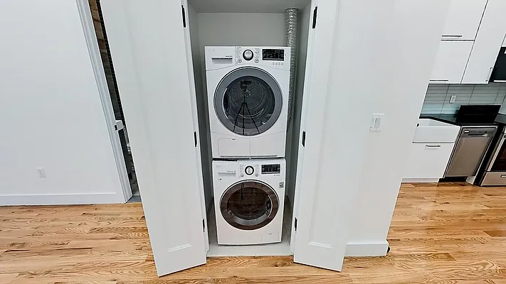 Rented by Gold-Stone Realty | media 7