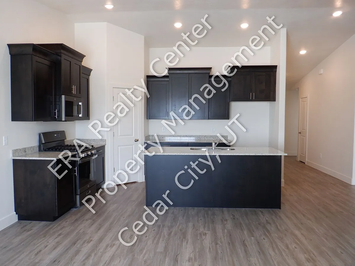 Building Photo - 947 Ironwood Cir