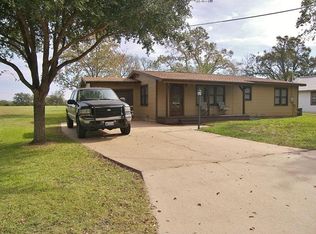 1004 N Center St, Weimar, TX 78962